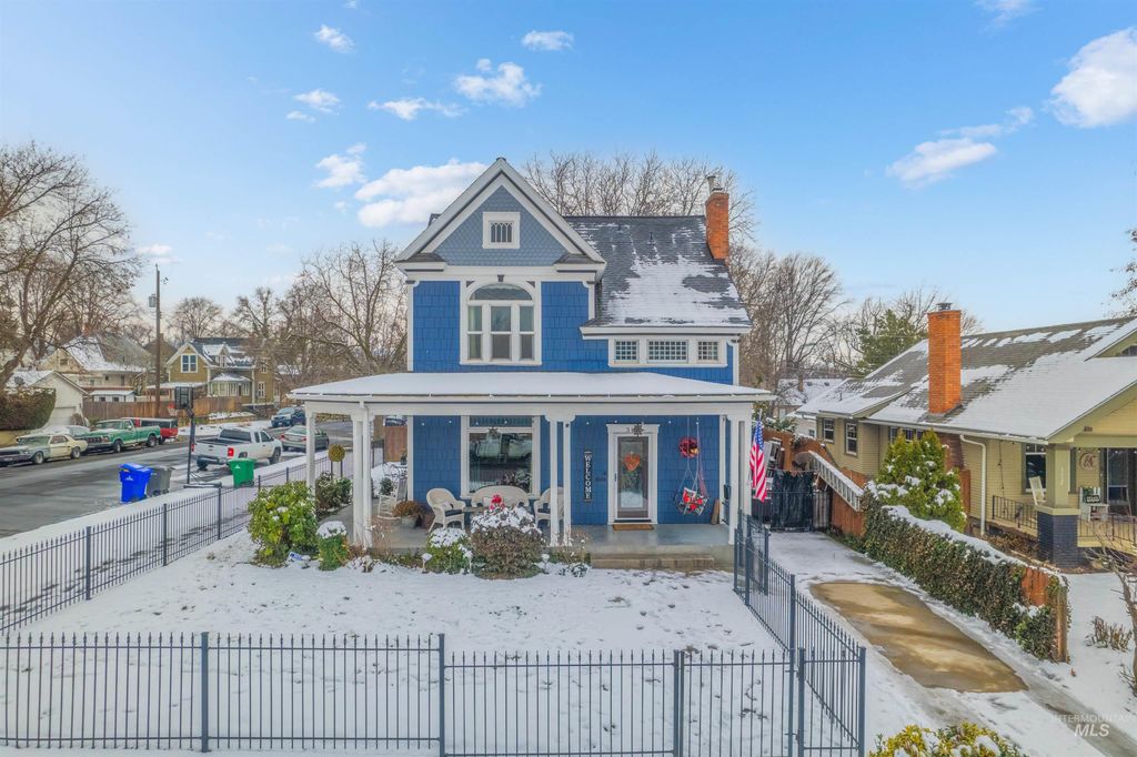 Photo of 326 5th Avenue, Lewiston, ID 83501 (MLS # 98960926)