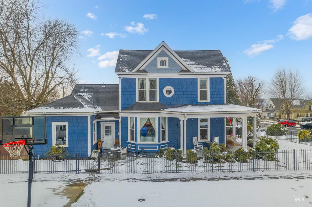 Photo of 326 5th Avenue, Lewiston, ID 83501 (MLS # 98960926)