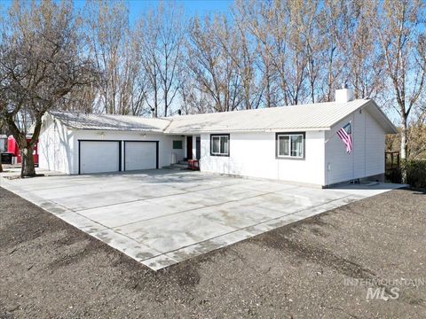 Photo of 7771 Elmore Rd, Fruitland, ID 83619 (MLS # 98979112)