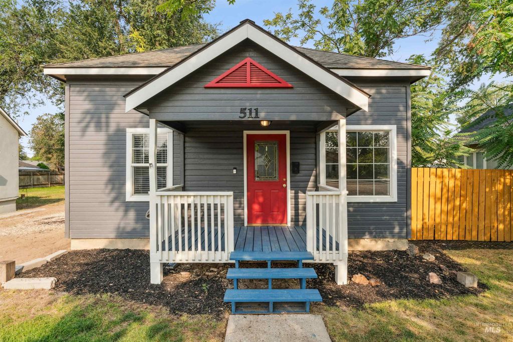 Photo of 511 20th Ave S Ave, Nampa, ID 83651 (MLS # 98961270)