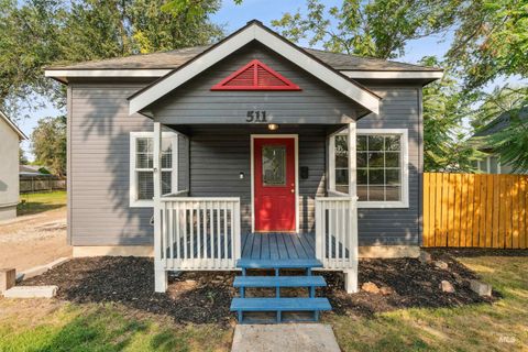 Photo of 511 20th Ave S Ave, Nampa, ID 83651 (MLS # 98961270)