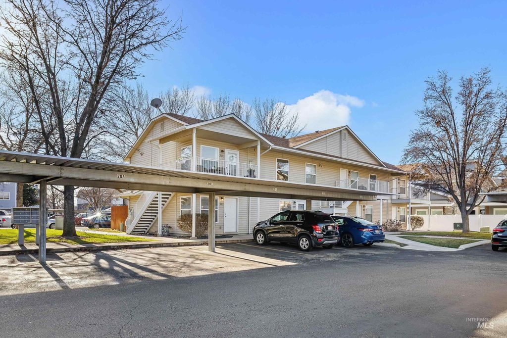 Photo of 8909 W Irving St #101, Boise, ID 83704 (MLS # 98983203)