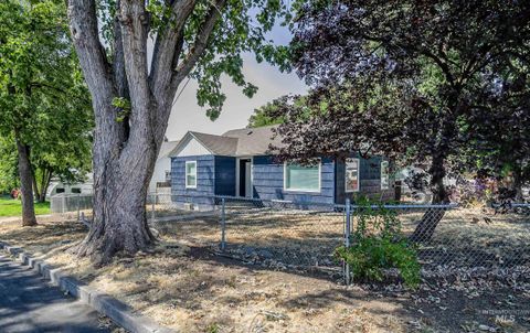 Photo of 227 17th Avenue, Lewiston, ID 83501 (MLS # 98964079)