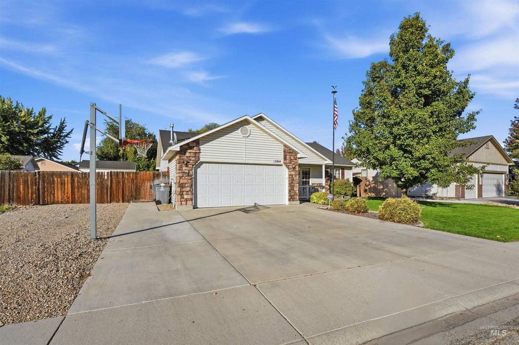 Photo of 1284 Tennessee Drive, Middleton, ID 83644 (MLS # 99003155)