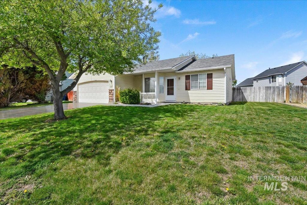 Photo of 1406 Tamarack Dr, Nampa, ID 83651 (MLS # 98981144)