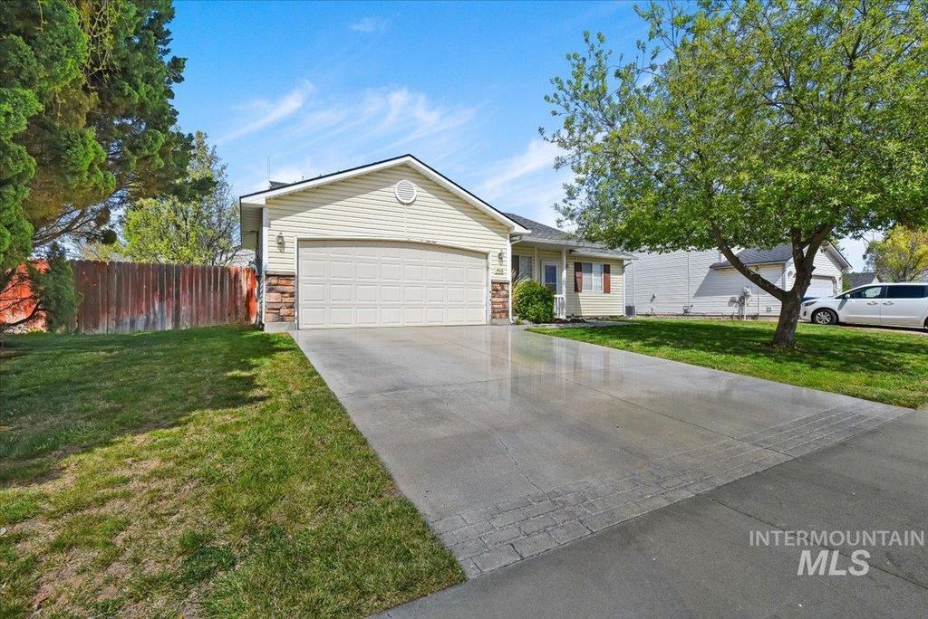 Photo of 1406 Tamarack Dr, Nampa, ID 83651 (MLS # 98981144)