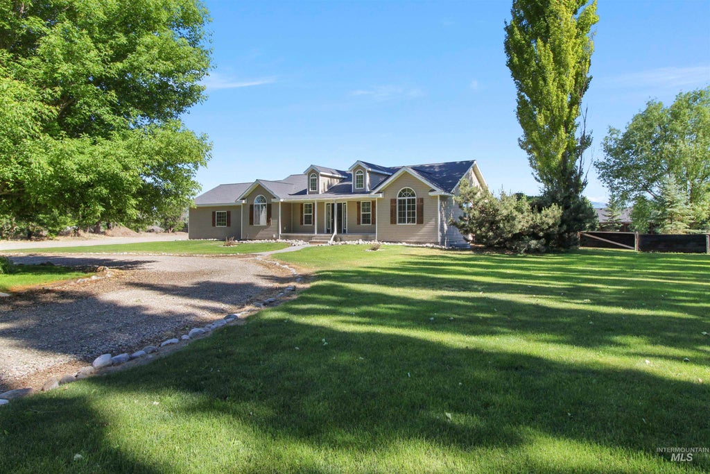 Photo of 540 S 450 W, Heyburn, ID 83336 (MLS # 98990354)