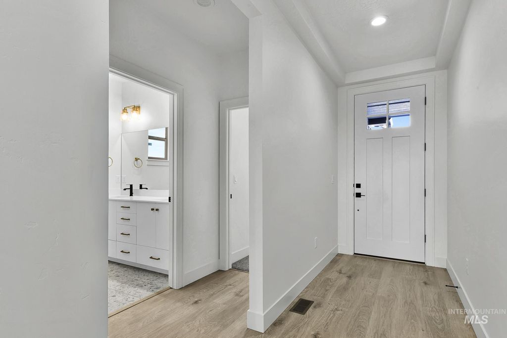 Photo of 9855 W Snow Wolf Ln, Star, ID 83669 (MLS # 98976238)