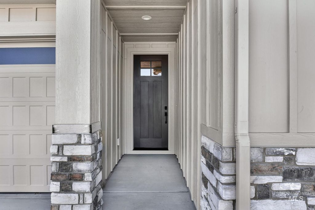 Photo of 9855 W Snow Wolf Ln, Star, ID 83669 (MLS # 98976238)