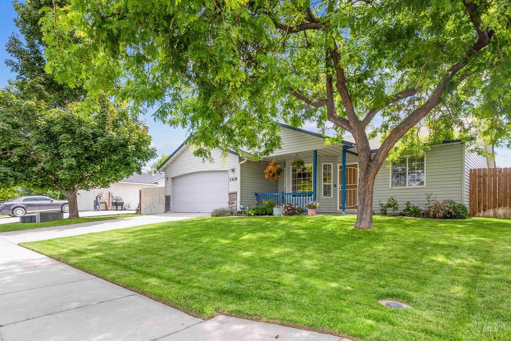 Photo of 3309 E Princess Amy Ct, Nampa, ID 83686 (MLS # 98992988)
