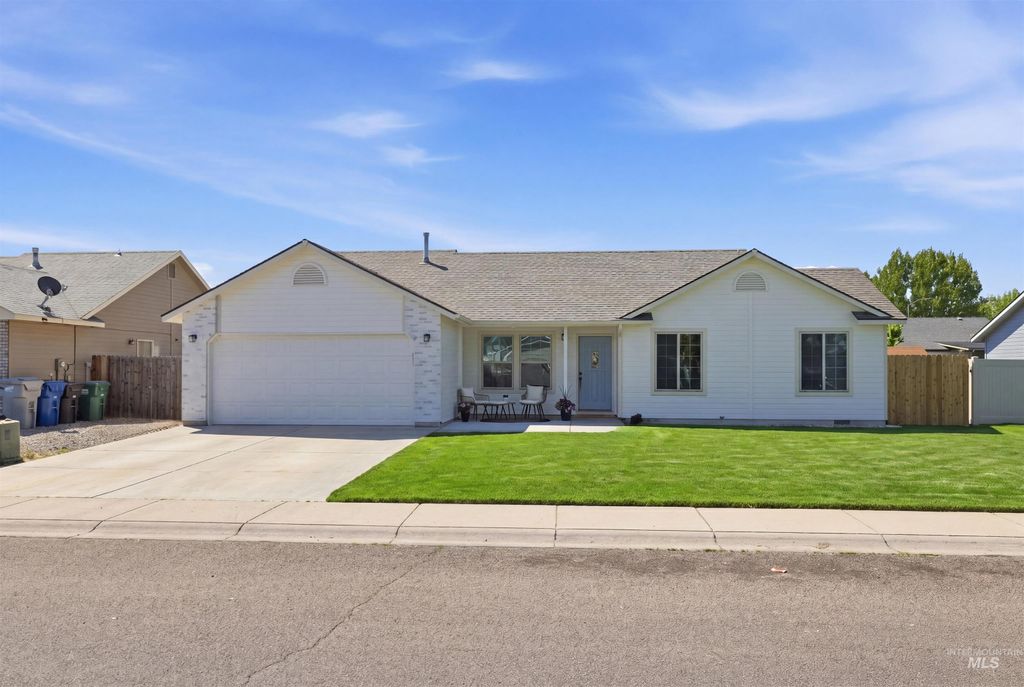Photo of 3113 Parkview Way, Nampa, ID 83687 (MLS # 98984523)