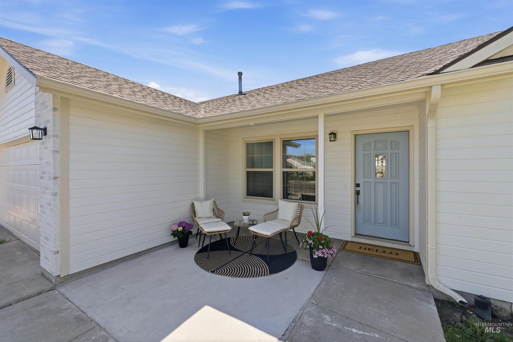 Photo of 3113 Parkview Way, Nampa, ID 83687 (MLS # 98984523)