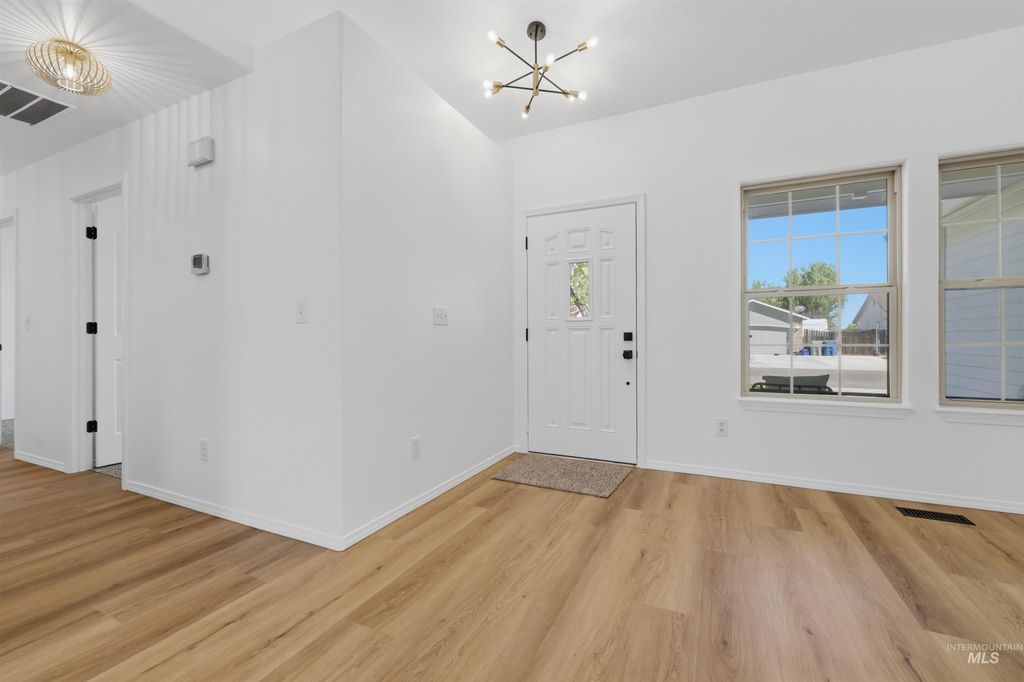 Photo of 3113 Parkview Way, Nampa, ID 83687 (MLS # 98984523)
