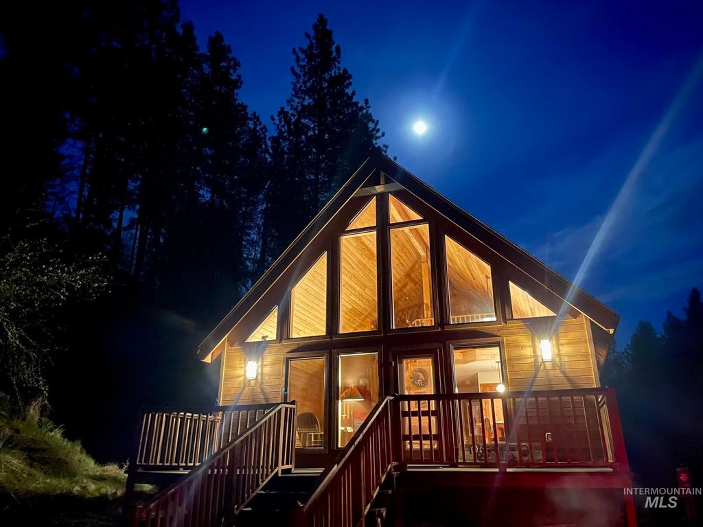 Photo of 611 Leitch Creek Rd, Kooskia, ID 83539 (MLS # 98982120)