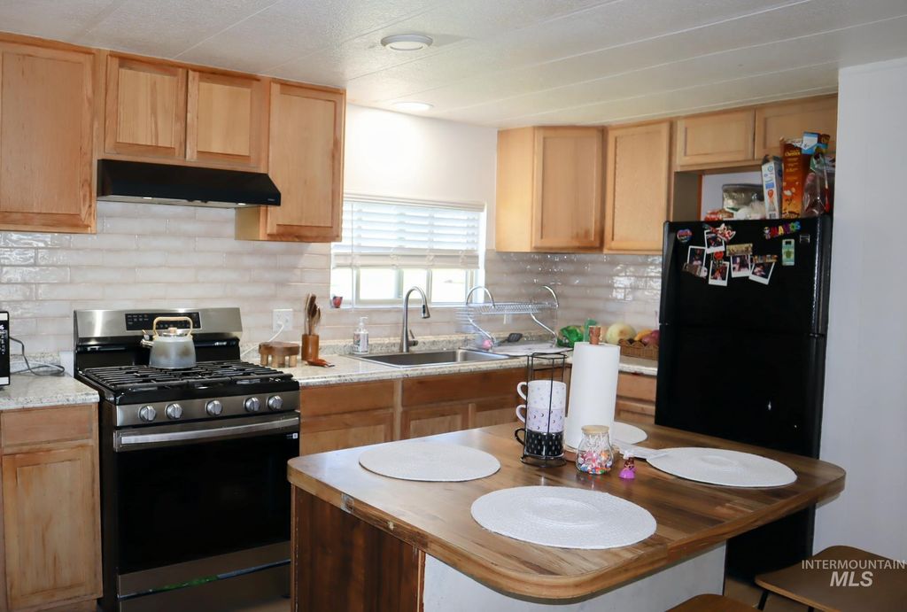 Photo of 1015 N Fir St Trailer 46 ST #46, Jerome, ID 83338 (MLS # 98990006)