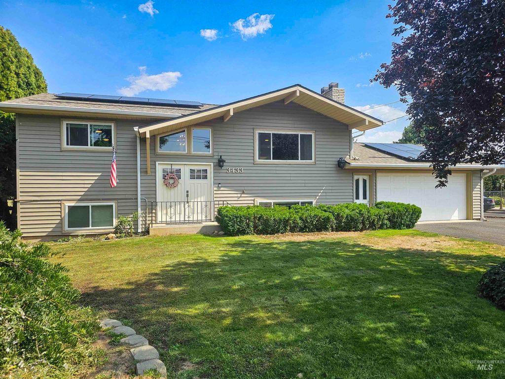 Photo of 3433 7th Street, Lewiston, ID 83501 (MLS # 98960343)