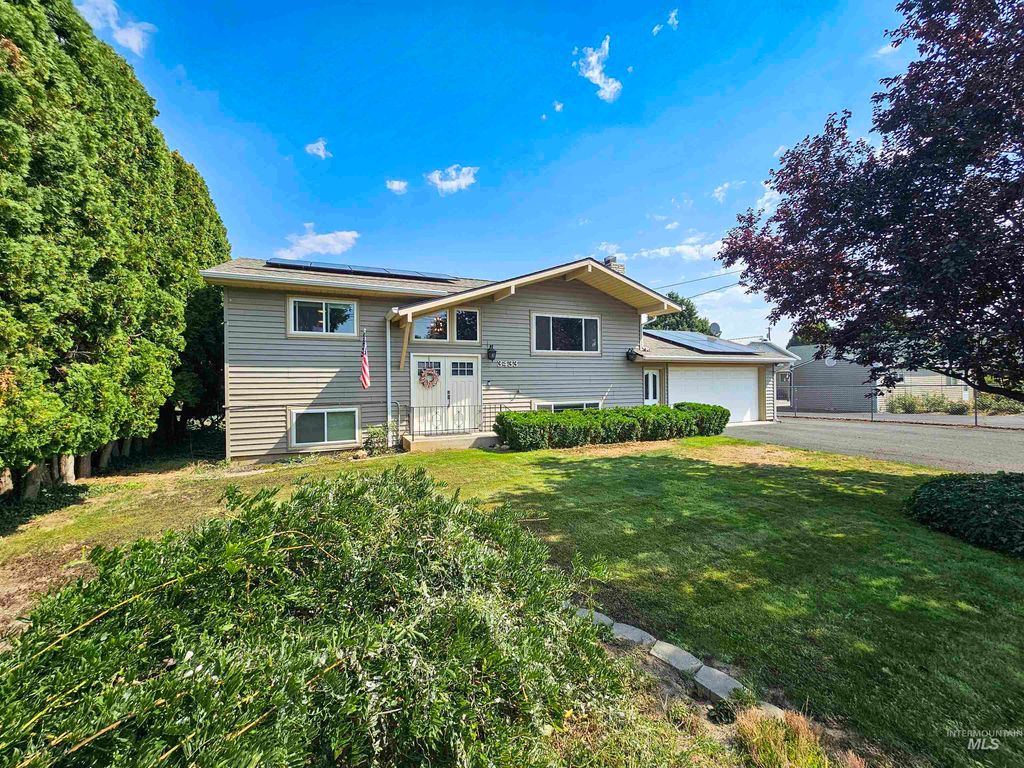 Photo of 3433 7th Street, Lewiston, ID 83501 (MLS # 98960343)