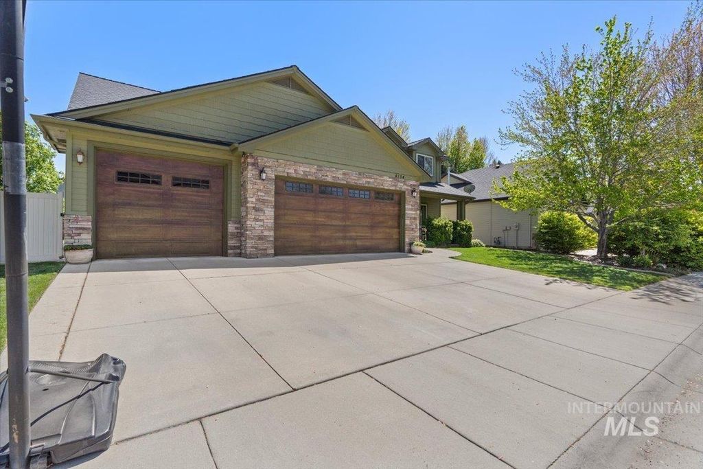 Photo of 4154 N Tipton Ave, Meridian, ID 83646 (MLS # 98984131)