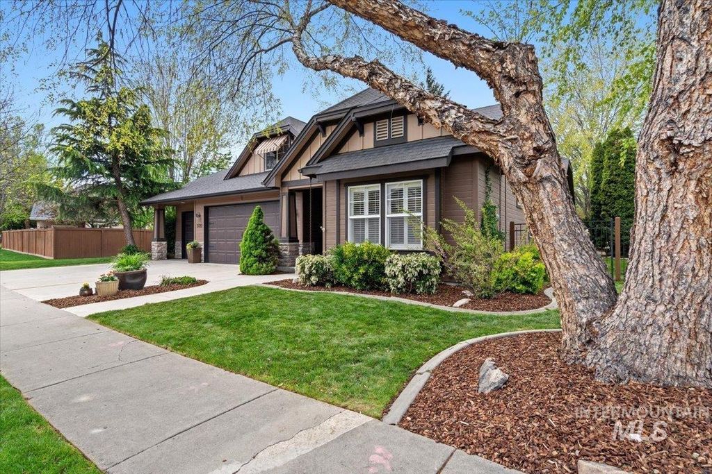Photo of 3727 N Hollymount Way, Meridian, ID 83646 (MLS # 98984329)
