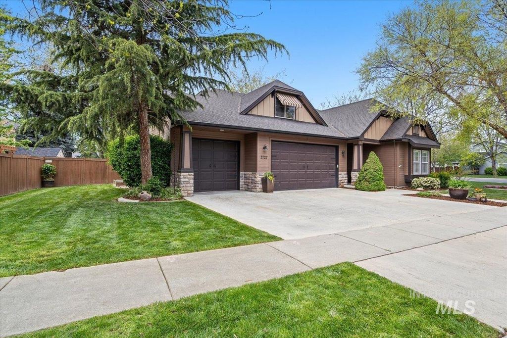 Photo of 3727 N Hollymount Way, Meridian, ID 83646 (MLS # 98984329)