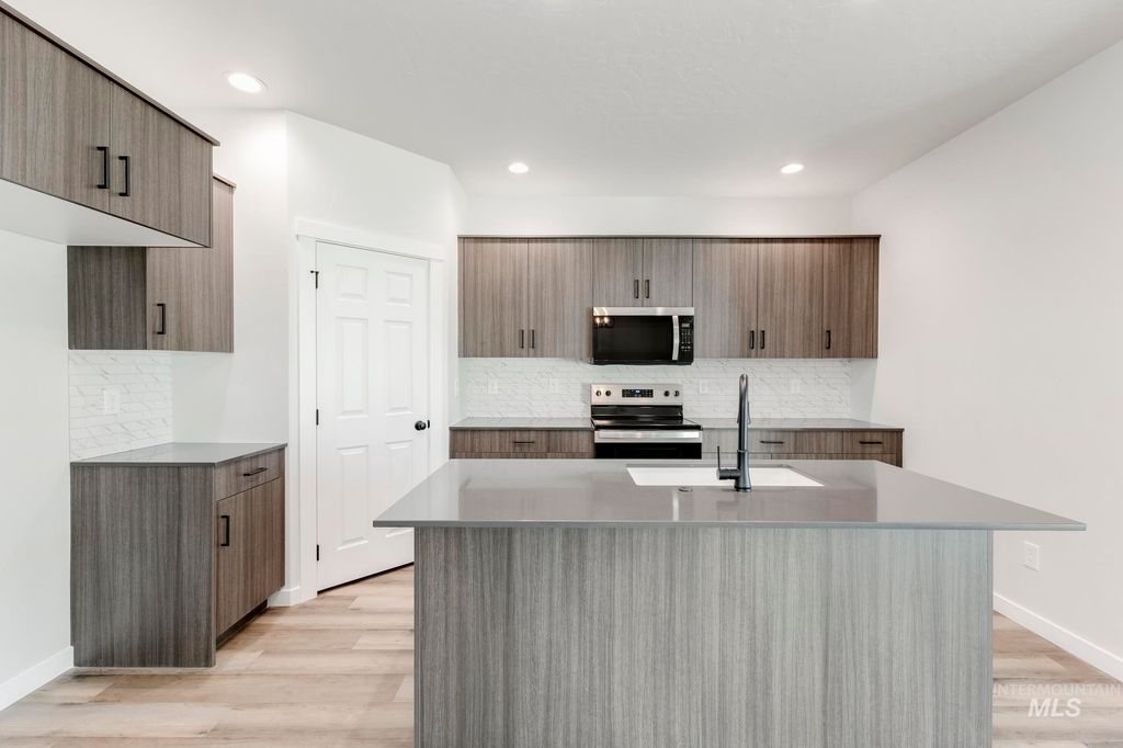 Photo of 4314 N Camp Creek Ave, Meridian, ID 83646 (MLS # 98981847)