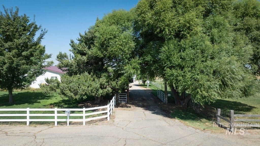 Photo of 23626 Boise River Rd, Caldwell, ID 83607 (MLS # 99000919)