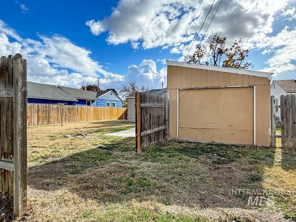 Caldwell, Idaho 83605, United States, 2 Bedrooms Bedrooms, ,1 BathroomBathrooms,Residential,Pending,34639