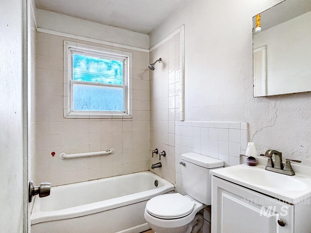 Caldwell, Idaho 83605, United States, 2 Bedrooms Bedrooms, ,1 BathroomBathrooms,Residential,Pending,34639