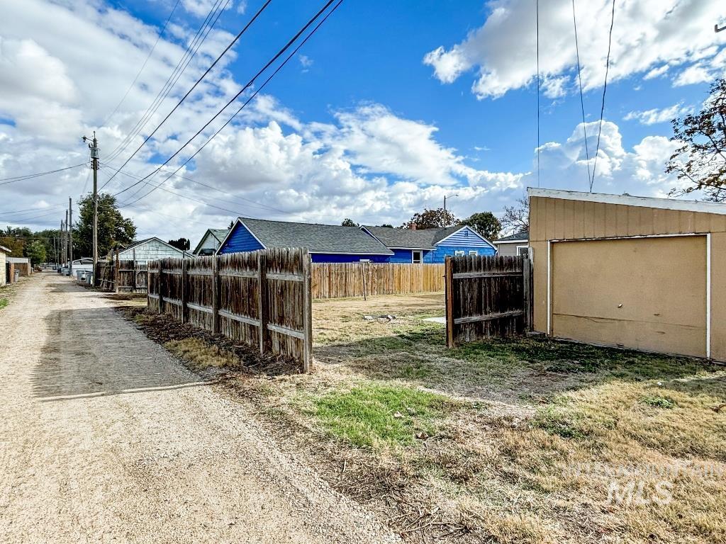 Caldwell, Idaho 83605, United States, 2 Bedrooms Bedrooms, ,1 BathroomBathrooms,Residential,Pending,34639