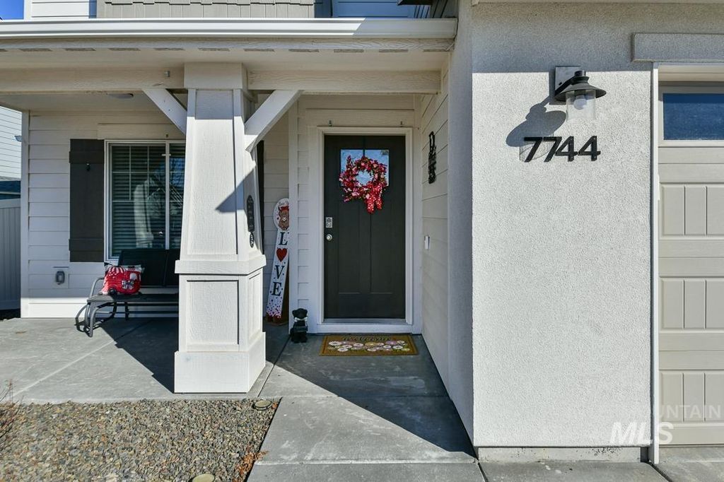 Photo of 7744 E Rogue Dr, Nampa, ID 83687 (MLS # 98974676)
