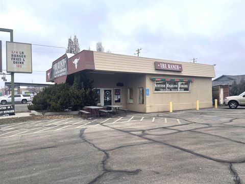 Photo of 425 SW 4th Ave, Ontario, OR 97914 (MLS # 98972384)