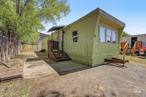 Photo of 501 E 44th St# 17 ST, Garden City, ID 83714 (MLS # 98987544)