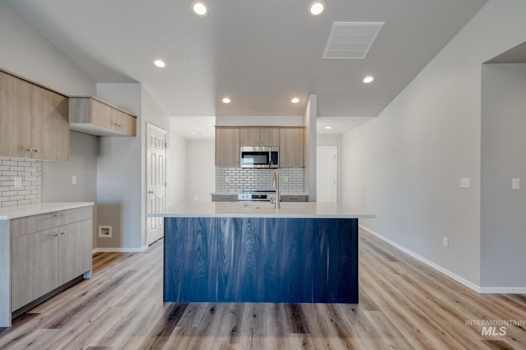 Photo of 6502 W Plateau Creek Dr, Meridian, ID 83646 (MLS # 98984749)