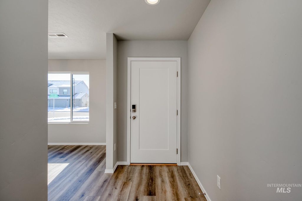 Photo of 6502 W Plateau Creek Dr, Meridian, ID 83646 (MLS # 98984749)