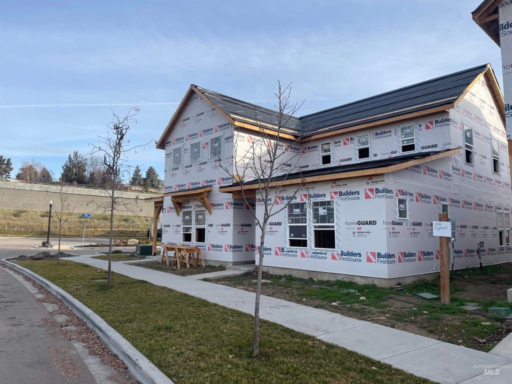 Photo of 158 N Edgewood Ln, Eagle, ID 83616 (MLS # 98969845)