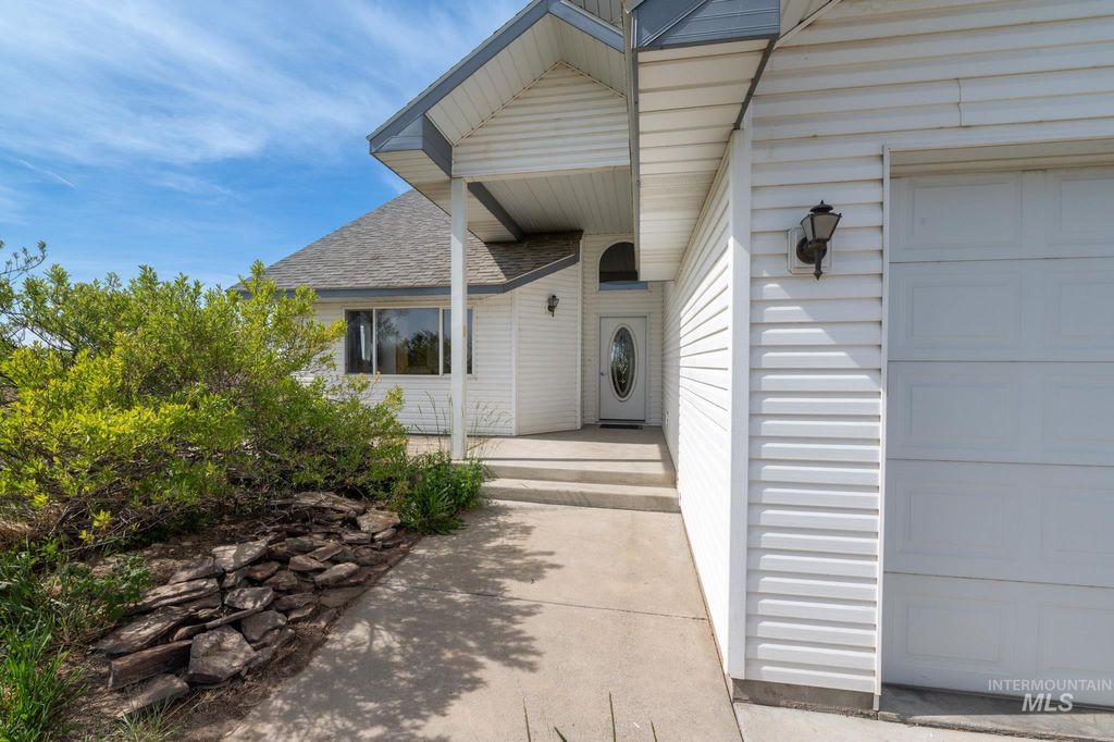 Photo of 3374 N 1200 E, Buhl, ID 83316 (MLS # 98988124)