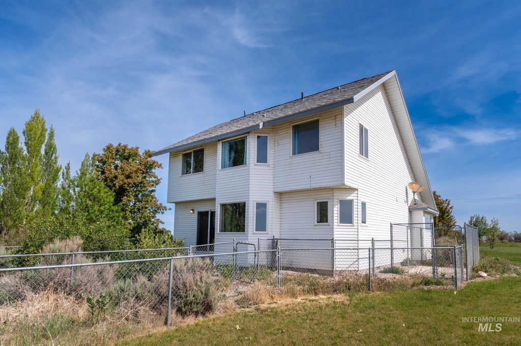 Photo of 3374 N 1200 E, Buhl, ID 83316 (MLS # 98988124)