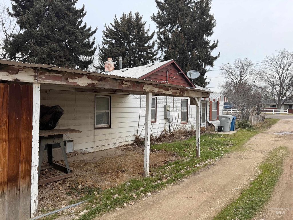 Photo of 1319 W Flamingo Ave, Nampa, ID 83651 (MLS # 98976352)