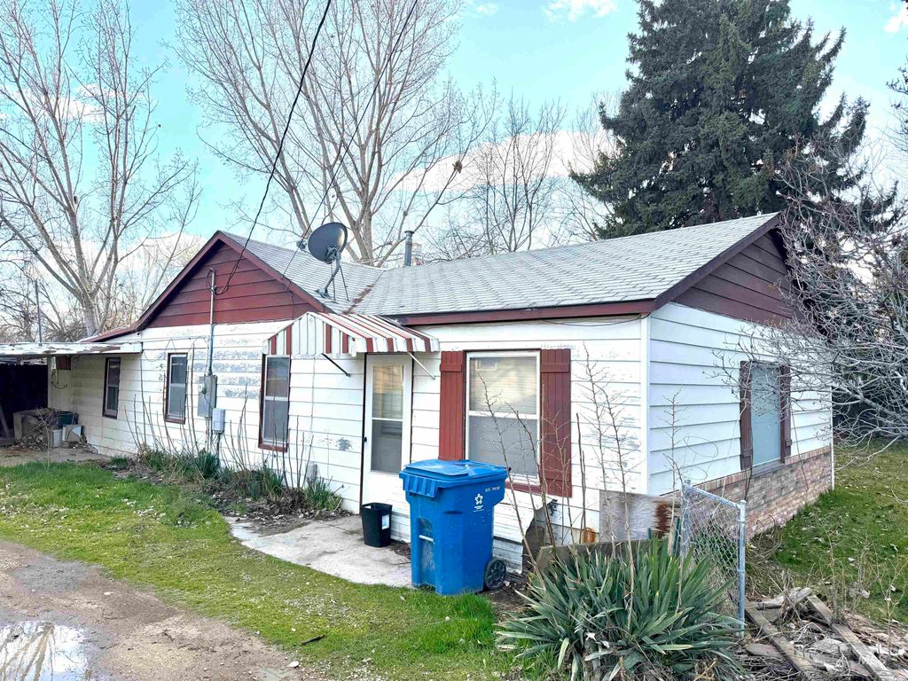 Photo of 1319 W Flamingo Ave, Nampa, ID 83651 (MLS # 98976352)