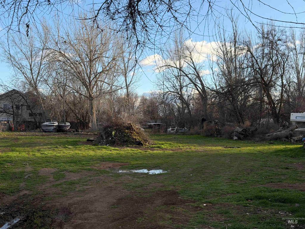 Photo of 1319 W Flamingo Ave, Nampa, ID 83651 (MLS # 98976352)