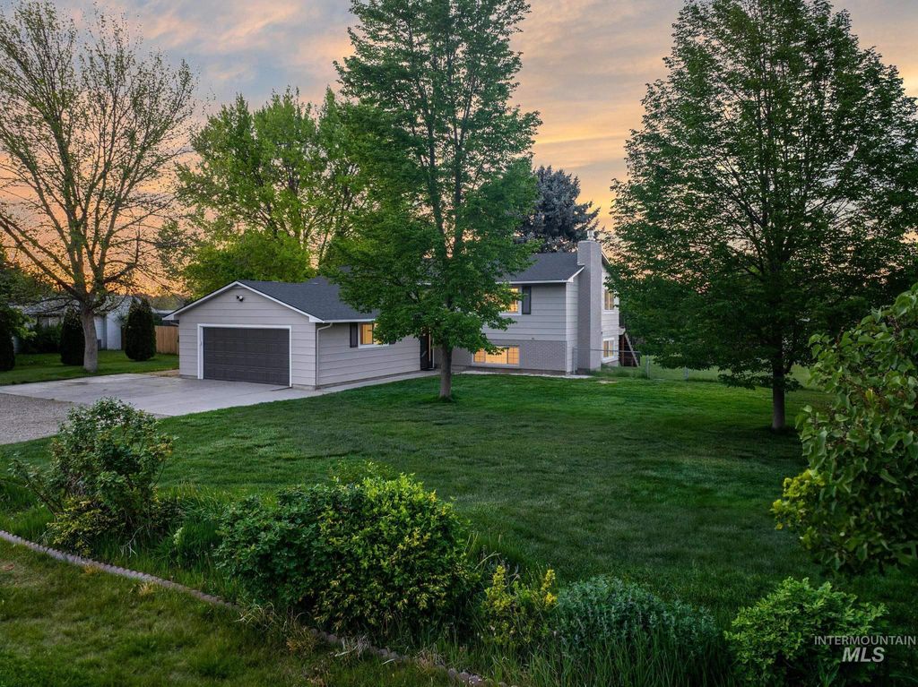 Photo of 10990 W Highlander Dr, Boise, ID 83709 (MLS # 98985432)