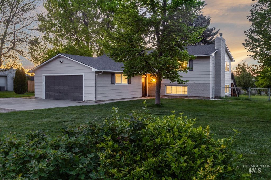 Photo of 10990 W Highlander Dr, Boise, ID 83709 (MLS # 98985432)