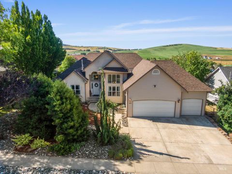 Photo of 655 Conestoga Drive, Moscow, ID 83843 (MLS # 98953653)
