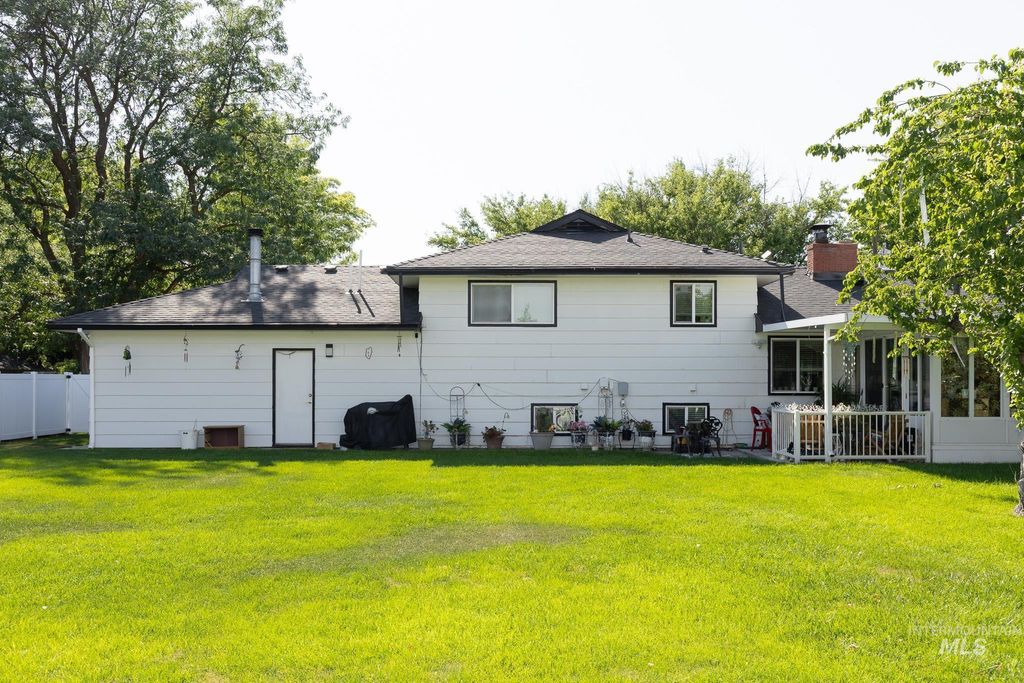 Photo of 226 N 21st St, Payette, ID 83661 (MLS # 98969040)