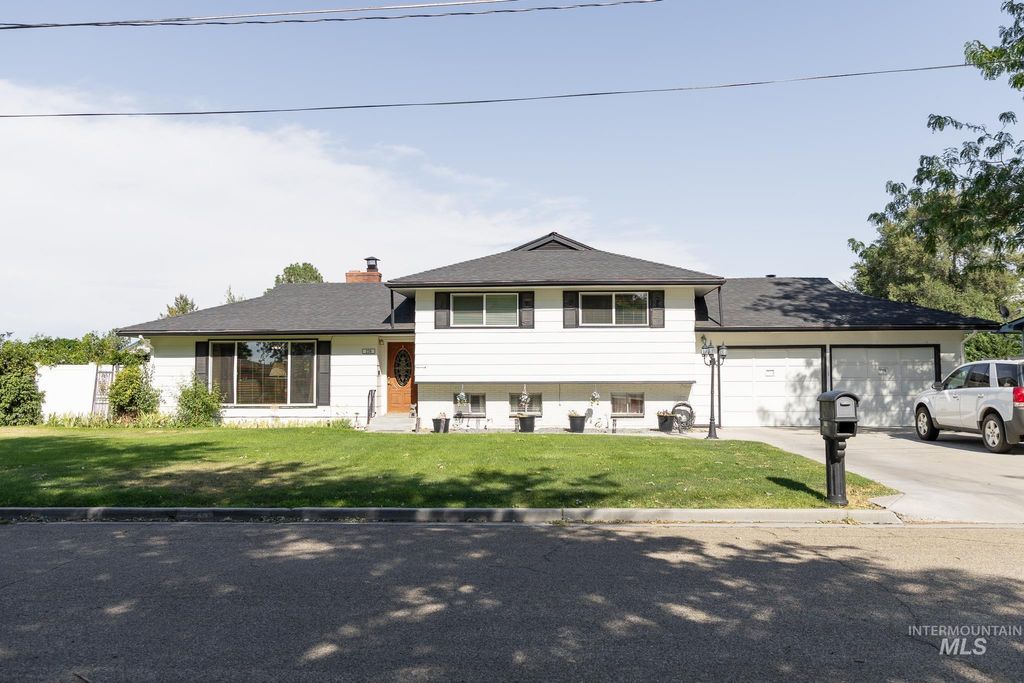 Photo of 226 N 21st St, Payette, ID 83661 (MLS # 98969040)