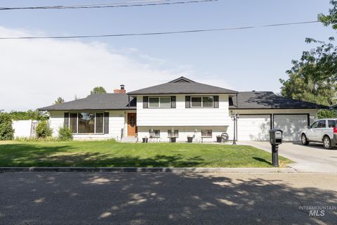 Photo of 226 N 21st St, Payette, ID 83661 (MLS # 98969040)