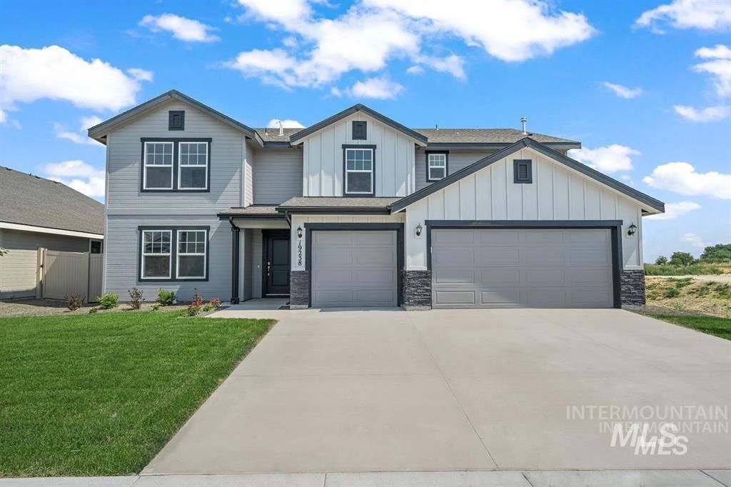 Photo of 1586 Sw Silverstone Ave, Mountain Home, ID 83647 (MLS # 98966902)