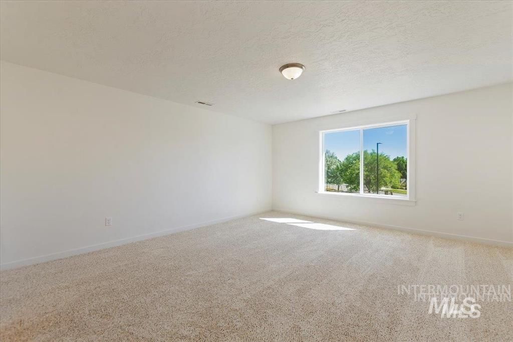 Photo of 1586 Sw Silverstone Ave, Mountain Home, ID 83647 (MLS # 98966902)