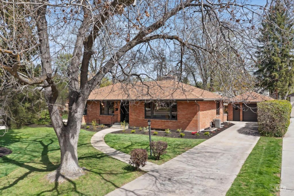 Photo of 1404 S Owyhee St, Boise, ID 83705 (MLS # 98981638)