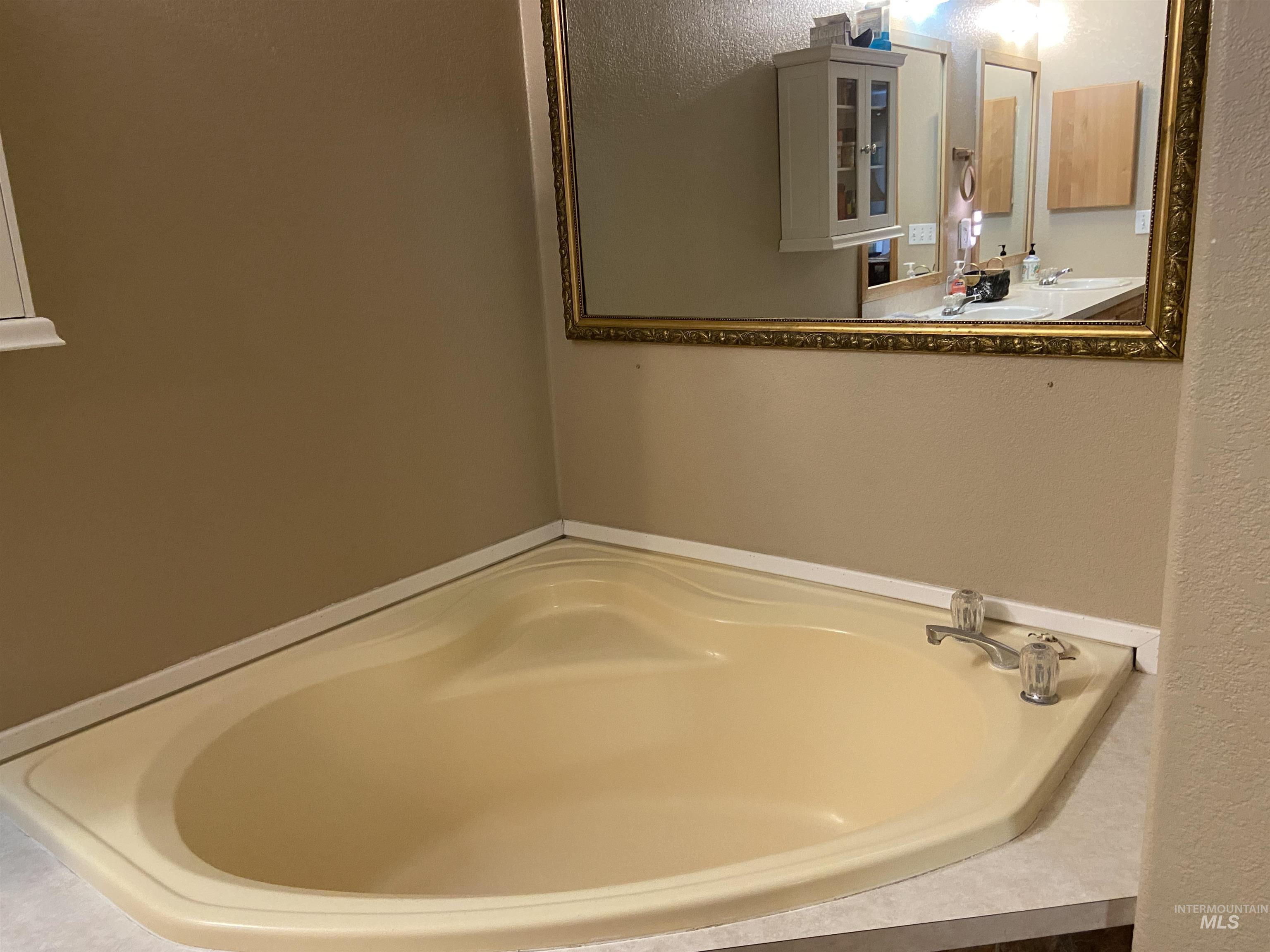 Buhl, Idaho 83316, United States, 3 Bedrooms Bedrooms, ,2 BathroomsBathrooms,Residential,Active,135651